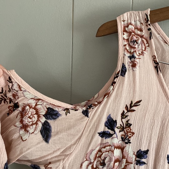 Gypsies & Moondust floral cold shoulder 3/4 sleeve top size L - Picture 5 of 7